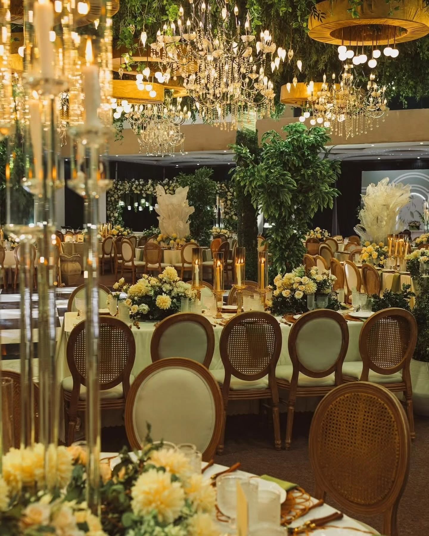 Premier Events & Decor luxury wedding centrepiece